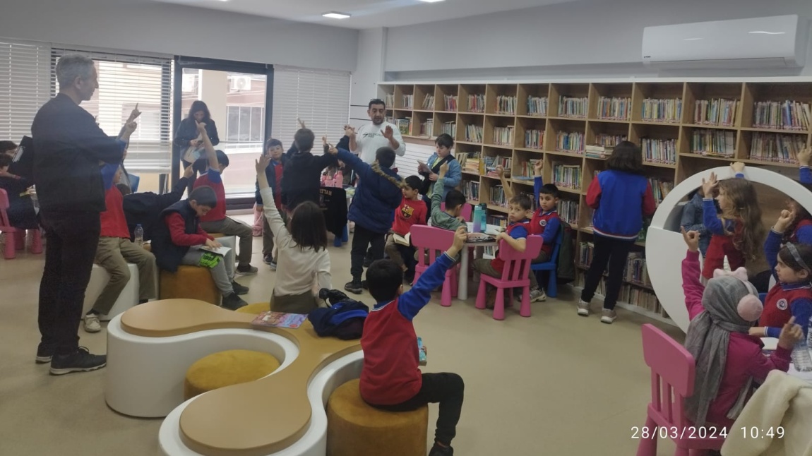 Karacabey Sadık Yılmaz İlçe Halk Kütüphanesi'ne Ziyaret 